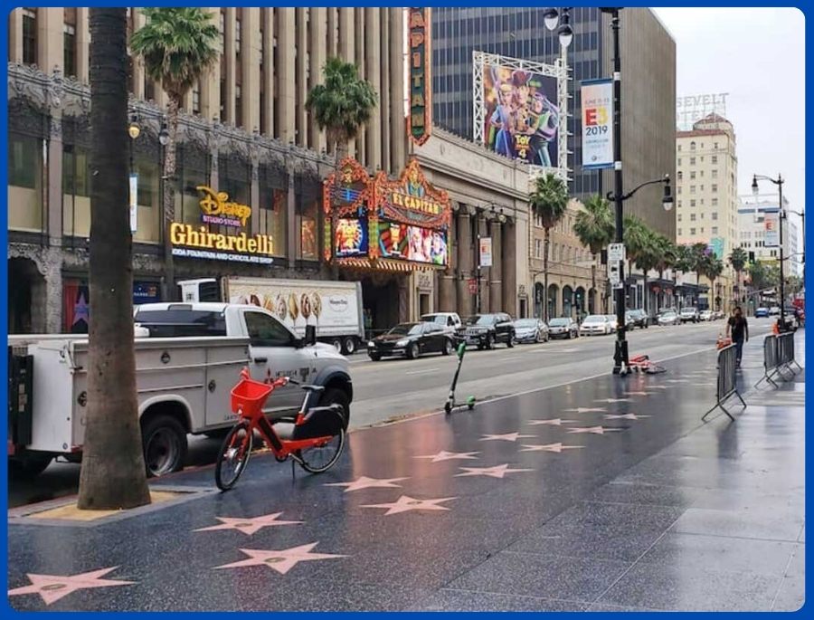 Con đường Đại Lộ Danh vọng trải dài tại Los Angeles