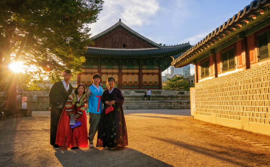 Đến thăm các cung điện ở Hàn Quốc mà bỏ qua cơ hội mặc Hanbok thì quả là một thiếu sót lớn