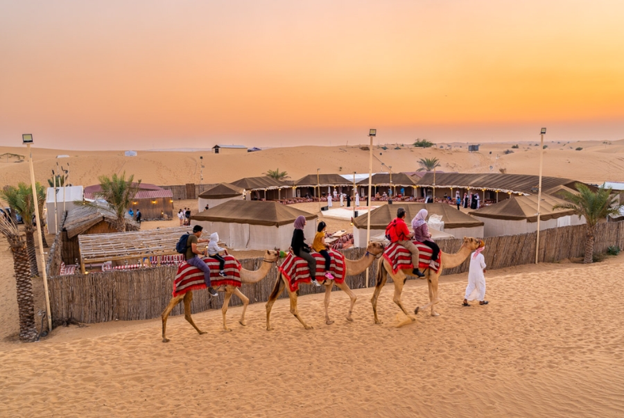 Du khách cần tuân thủ theo hướng dẫn viên để đảm bảo an toàn và tránh lạc đường