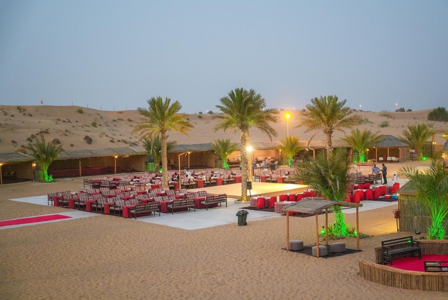 Buổi tối tại Safari du khách có thể thưởng thức bữa tiệc BBQ và biểu diễn nghệ thuật truyền thống