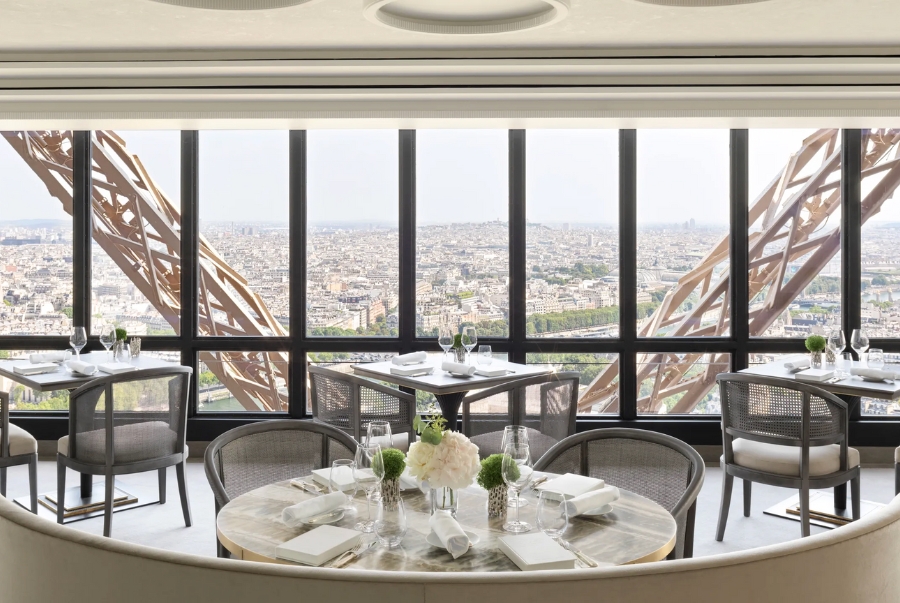 Nhà hàng bên trong tháp Eiffel