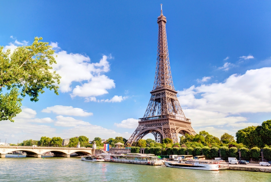 Tháp Eiffel từng bước trở thành niềm tự hào của người dân Paris