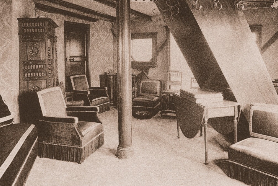 Trên đỉnh tháp tồn tại một căn hộ nhỏ của Gustave Eiffel