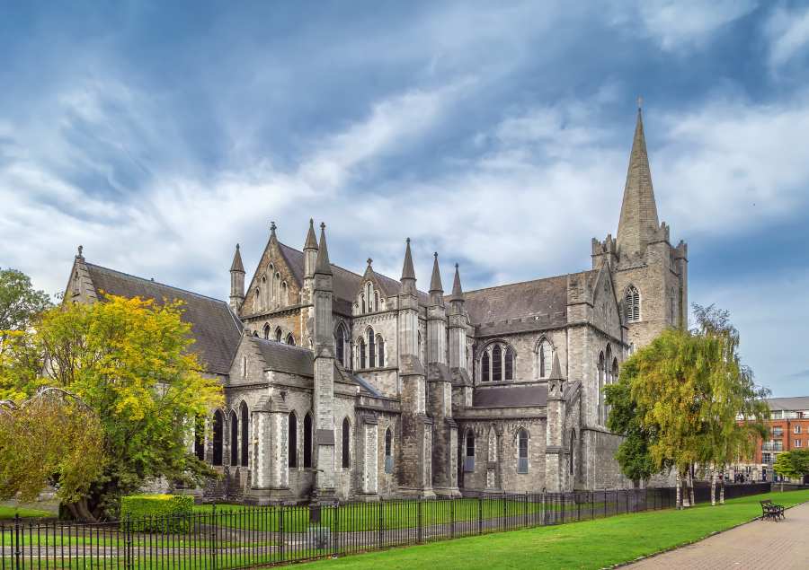 Nhà thờ St. Patrick’s sừng sững như một biểu tượng của thời gian của The Rocks