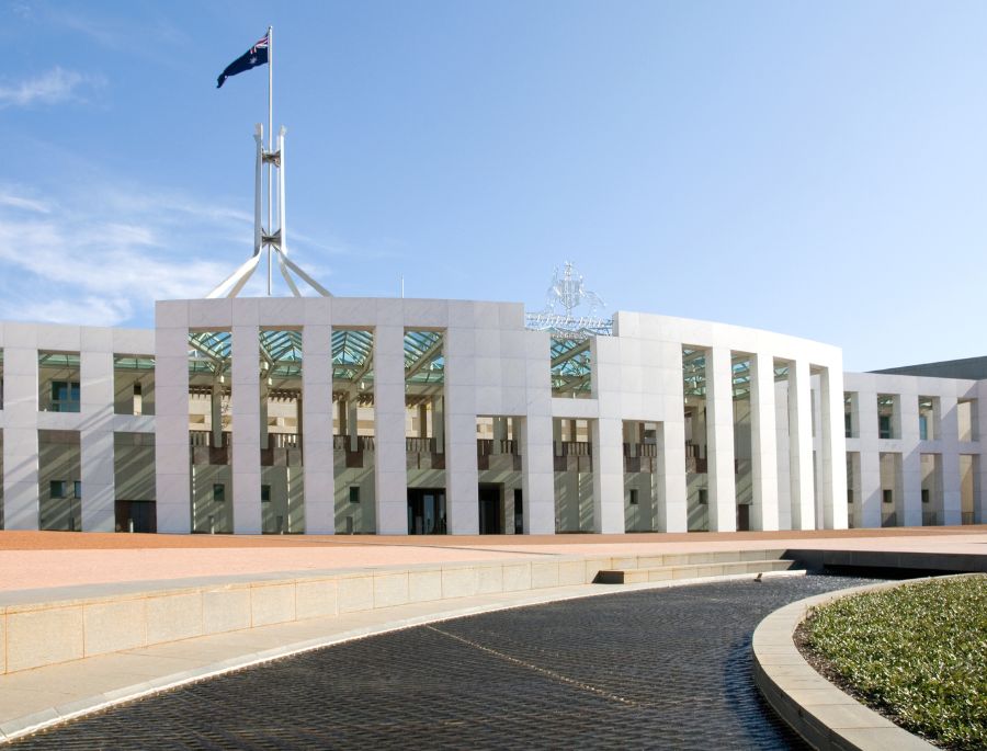 Tòa nhà Quốc Hội Úc được thiết kế dưới bản vẽ của kiến trúc sư Romaldo Giurgola