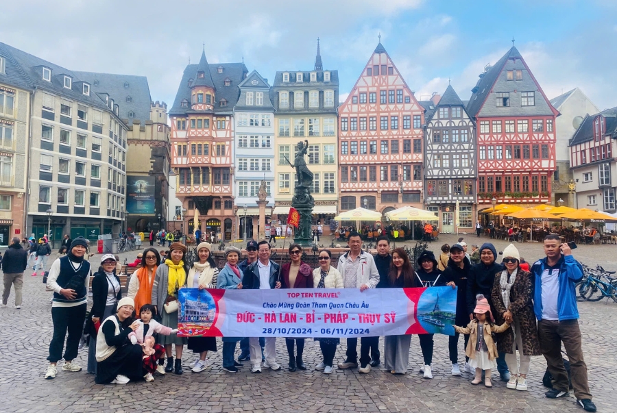 Đoàn khách Top Ten Travel check-in hành trình châu Âu Đức - Hà Lan - Bỉ - Pháp - Thuỵ Sỹ