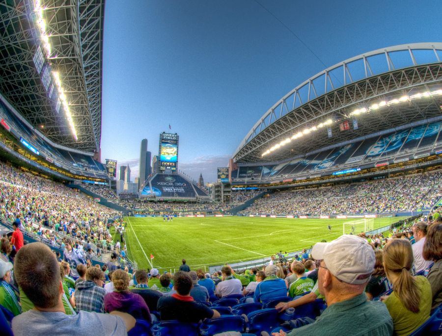 Hiện nay, sân vận động Etihad có hơn 60.000 chỗ ngồi phục vụ khán giả xem thi đấu