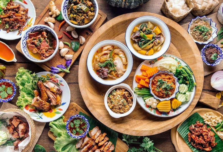 Ẩm thực Pattaya là một bức tranh đa sắc màu, phản ánh sự giao thoa văn hóa độc đáo của thành phố biển này