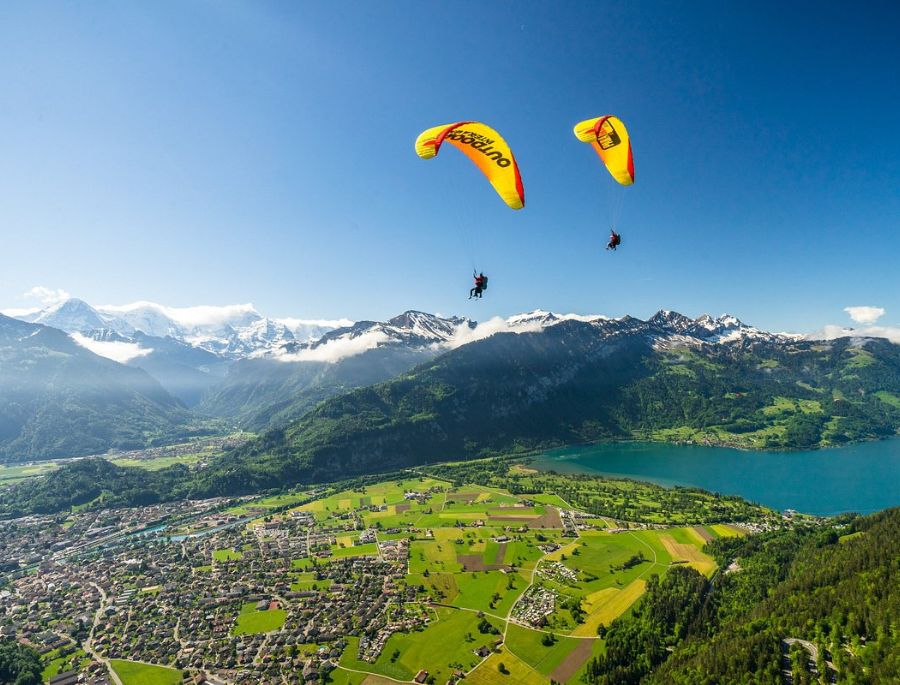Dù lượn là một trò chơi mạo hiểm nhưng đầy thú vị tại Thụy Sĩ