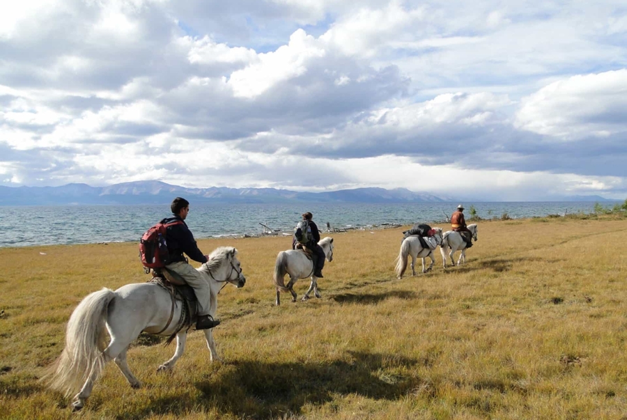 Cưỡi ngựa ở Mông Cổ để cảm nhận trọn vẹn thiên nhiên hoang sơ