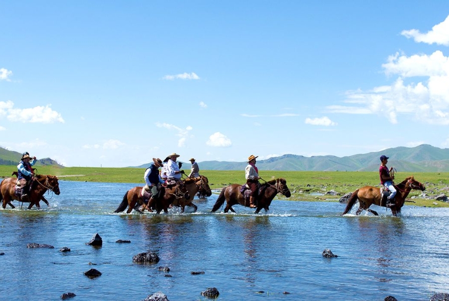 Trải nghiệm cưỡi ngựa vượt suối giữa thung lũng Orkhon
