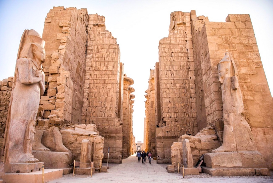 Đền Luxor được xây dựng nhằm tôn vinh thần Amun và các vị thần quyền lực khác