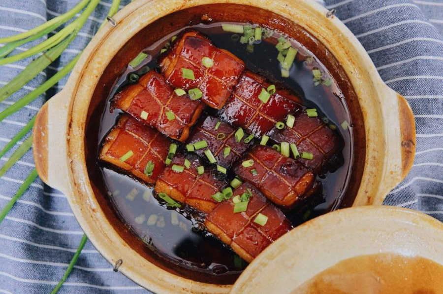 Thịt lợn Đông Pha là món ăn thể hiện sự tinh túy của kỹ thuật hầm truyền thống Trung Quốc