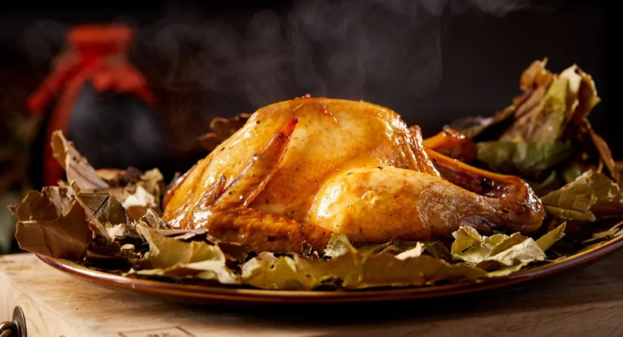 Gà ăn mày là món ăn mà bạn nhất định phải thử khi du lịch Hàng Châu