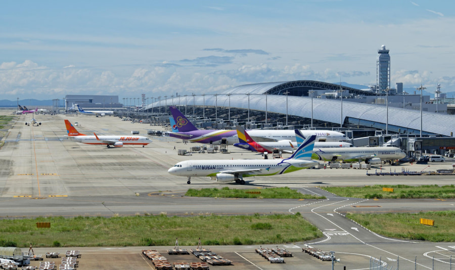 Từ Sân bay Quốc tế Kansai (KIX) là cổng vào phổ biến nhất cho du khách quốc tế khi đi du lịch Kobe