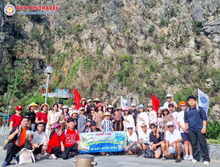 Đoàn khách Top Ten Travel trên hành trình du lịch lễ, khám phá các điểm đến đẹp