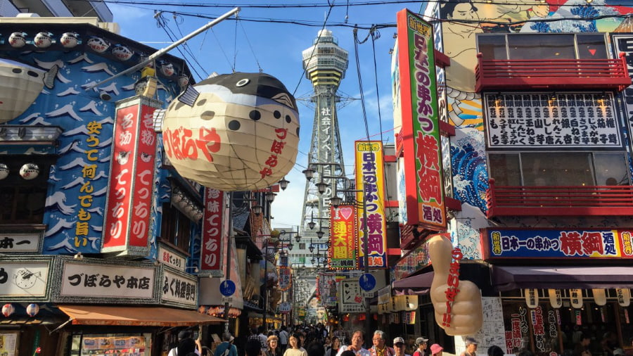 Tennoji nổi bật với sự kết hợp hài hòa giữa các trung tâm mua sắm hiện đại và không gian xanh yên bình