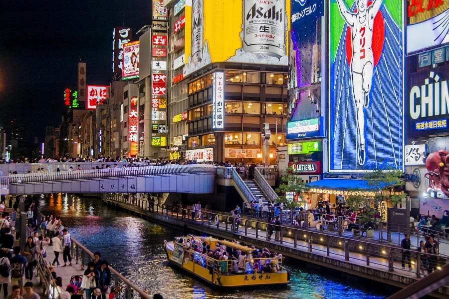 Dotonbori là khu phố biểu tượng của Osaka, nổi tiếng là thiên đường ẩm thực và giải trí không ngủ