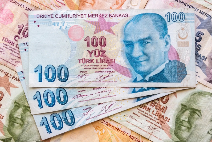 Du khách có thể đổi đồng lira của tại ngân hàng hoặc các khu vực đổi tiền tại Thổ Nhĩ Kỳ