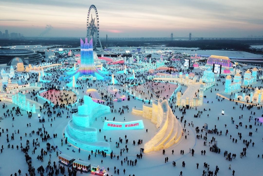 Để tham gia lễ hội băng đăng quốc tế Cáp Nhĩ Tân du khách đừng quên đặt vé từ sớm trên website chính thức nhé