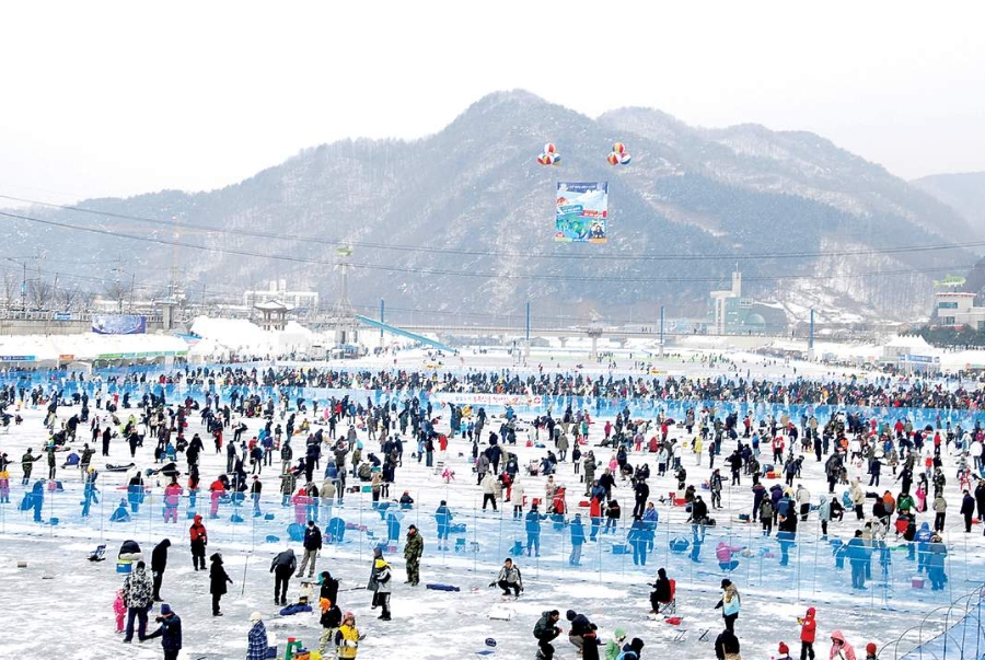 Lễ hội câu cá là một trong những lễ hội lớn nhất và thu hút rất nhiều người tham gia