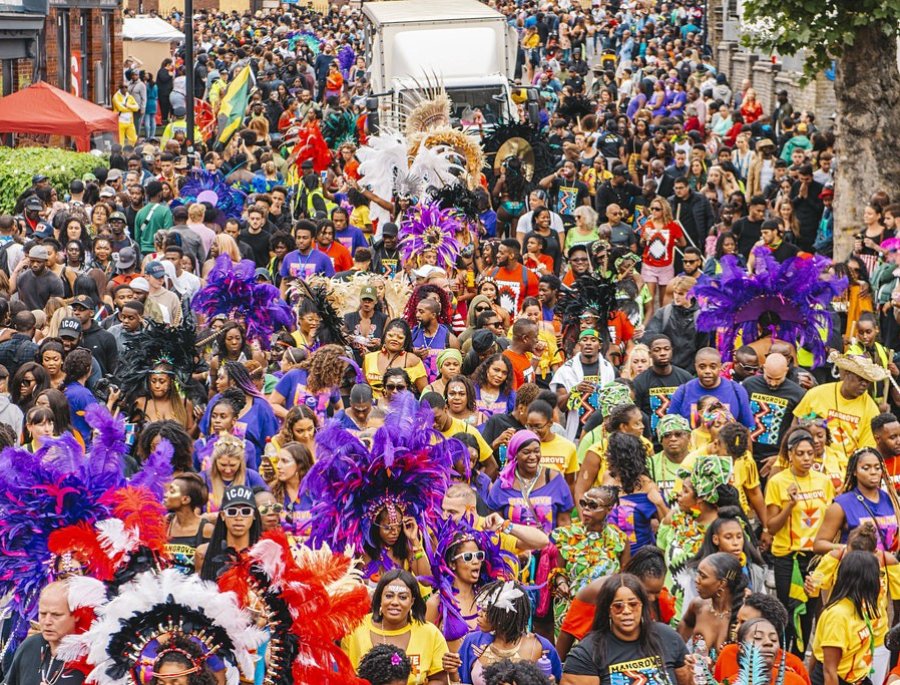 Notting Hill Carnival là lễ hội đường phố lớn nhất Châu Âu với thời gian diễn ra trong 2 ngày