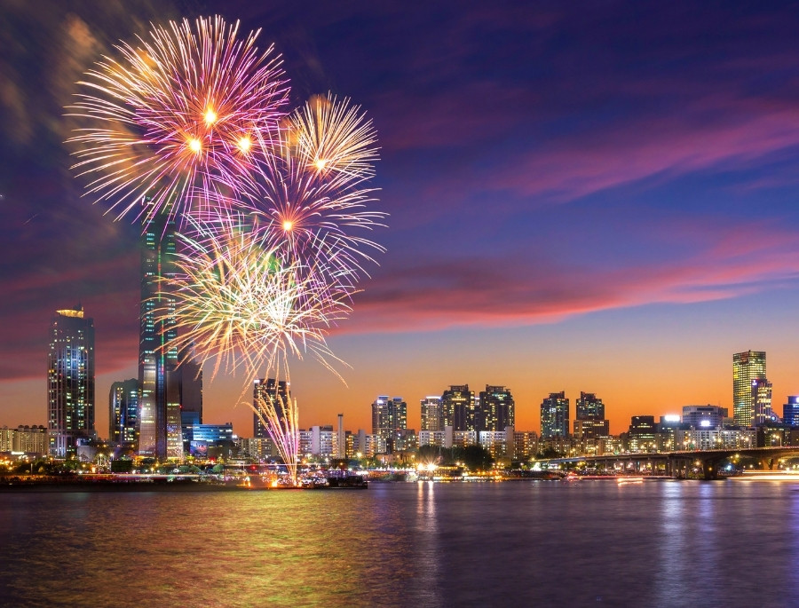 Lễ hội pháo hoa quốc tế Đài Loan được tổ chức thường niên với những màn trĩnh diễn ánh sáng bắt mắt