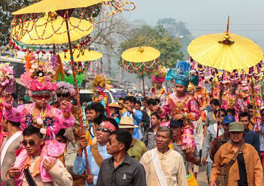 Người dân Thái Lan vô cùng hào hứng đi được tham gia vào lễ hội Poy Sang Long