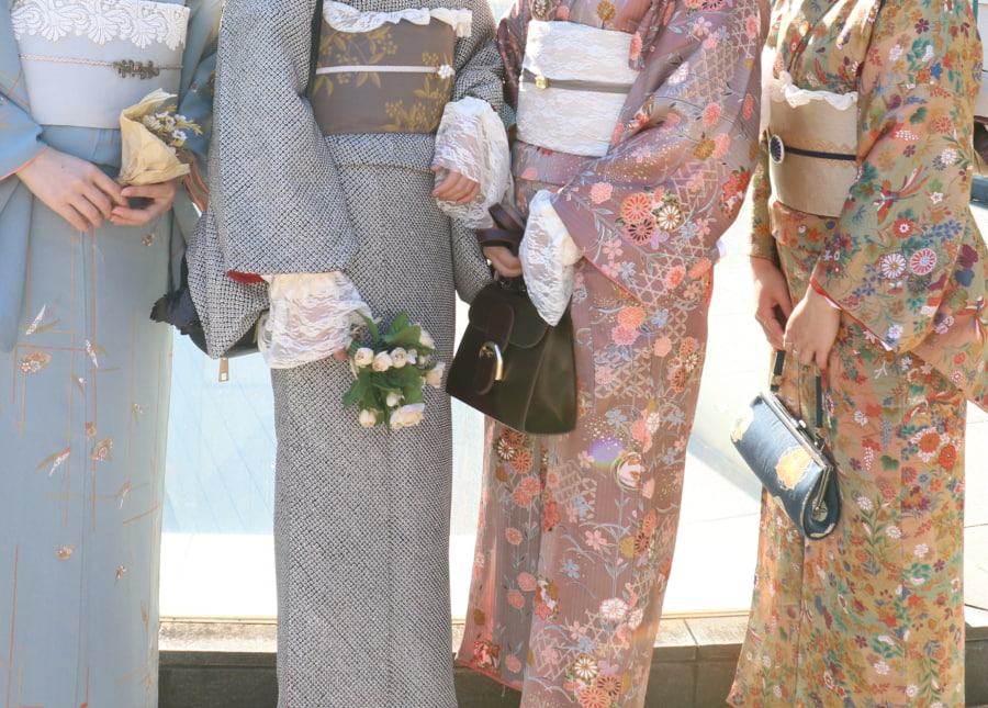 Thuê một bộ kimono và dạo bước trên những con phố cổ kính là một trải nghiệm không thể bỏ lỡ khi đến Kyoto