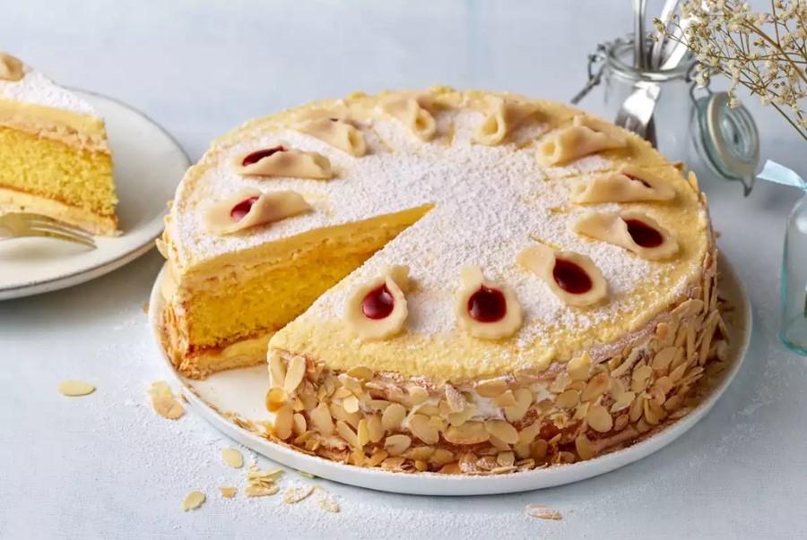 Zuger Kirschtorte bánh kem rượu anh đào tinh tế của thành phố Zug