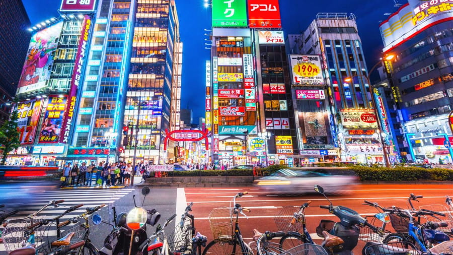 Shinjuku chắc chắn sẽ mang đến cho bạn một ngày shopping hiệu quả và thú vị khi đi du lịch Nhật Bản