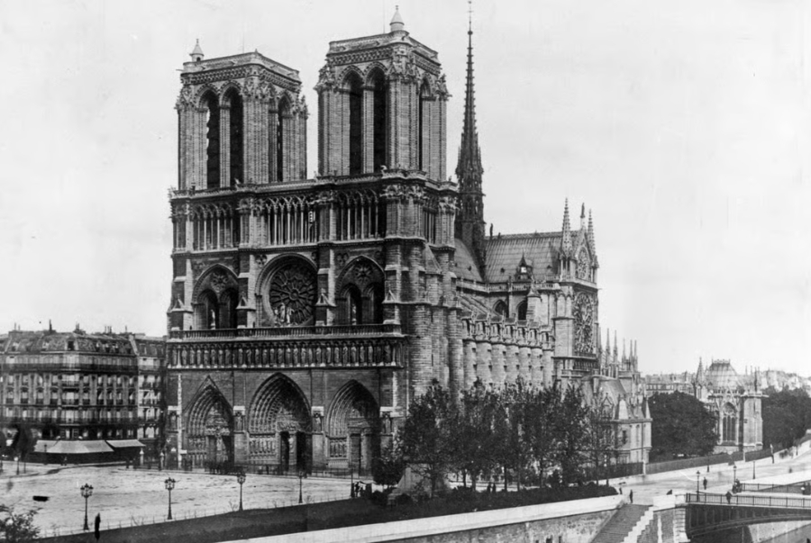 Nhà thờ được khởi công xây dựng vào năm 1163