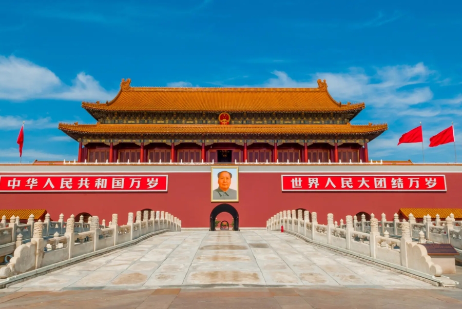 Quảng Trường Thiên An Môn là nơi an nghỉ của cố Chủ tịch và được xem là trái tim chính trị của thủ đô