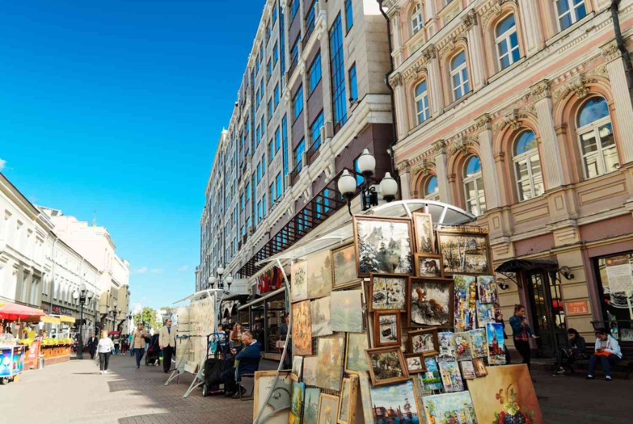 Phố Arbat là một trong những con phố đi bộ lâu đời nhất Moscow