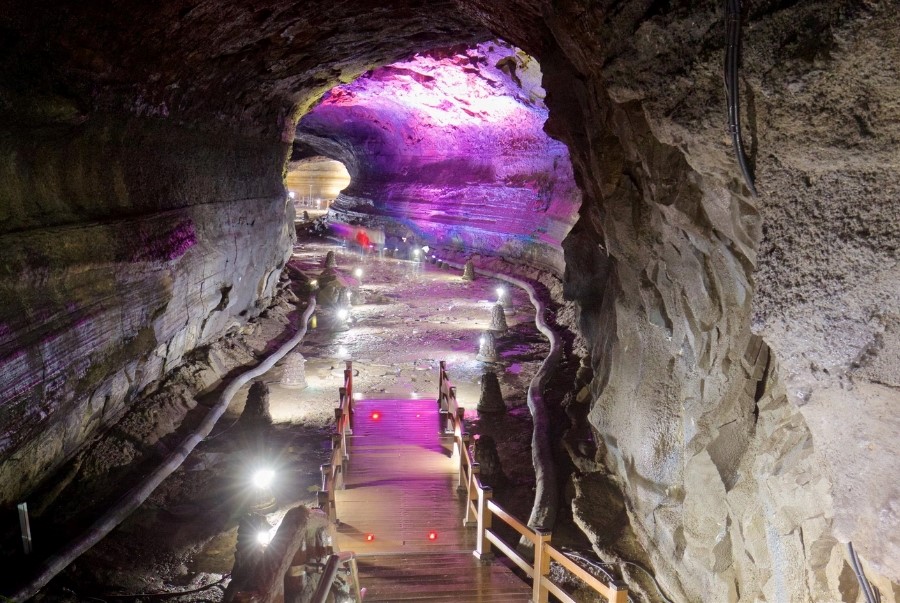 Hang động Manjanggul sở hữu hệ thống dung nham dài và ấn tượng hình thành từ hoạt động núi lửa