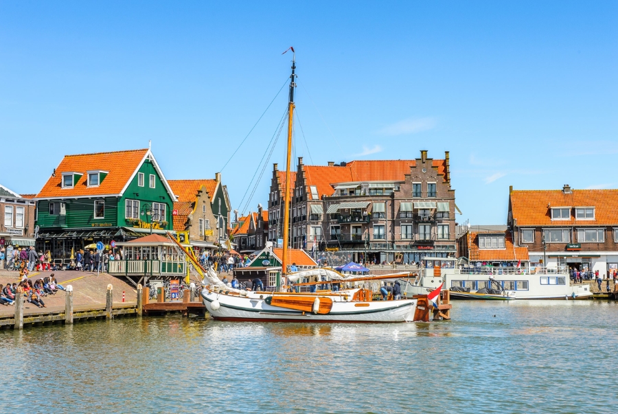 Volendam là một làng chài truyền thống nằm ven hồ nước ngọt lớn