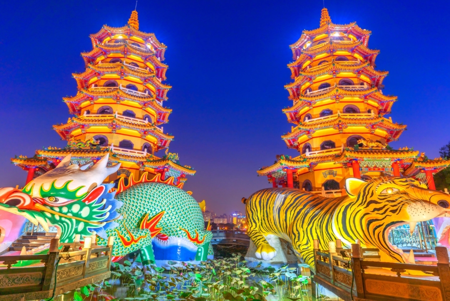 Long Hổ Tháp là công trình gồm 2 tòa tháp cao với điểm nhấn là cặp Long Hổ