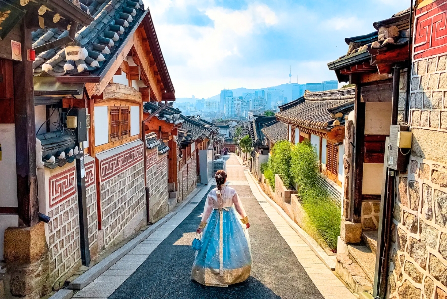 Làng Hanok Bukchon là ngôi làng truyền thống giữa lòng thành phố nhộn nhịp