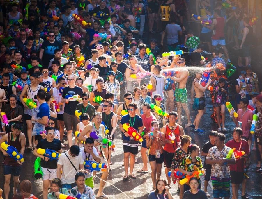 Các hoạt động té nước diễn ra vô cùng hấp dẫn trong xuyên suốt lễ hội