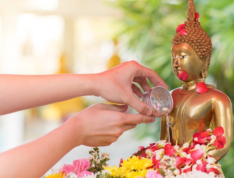 Nghi lễ Tắm Phật vô cùng linh thiêng của lễ hội