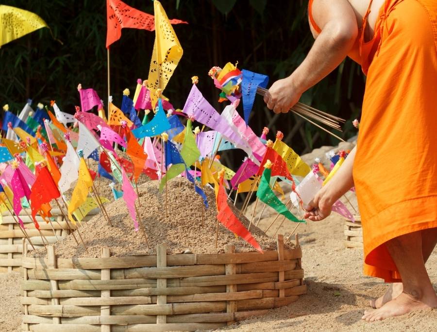 Các trò chơi truyền thống của lễ hội đã phần nào phản ánh bản sắc xã hội của Thái Lan