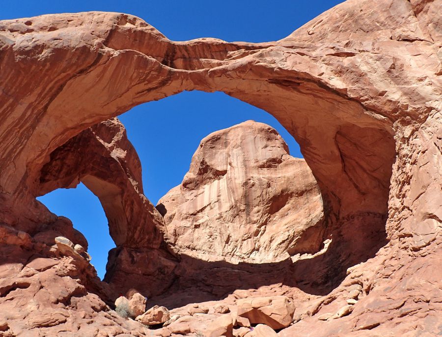 Arches được mệnh danh là "xứ sở của những vòm đá", với hơn 2.000 vòm đá tự nhiên đồ sộ lớn nhất thế giới