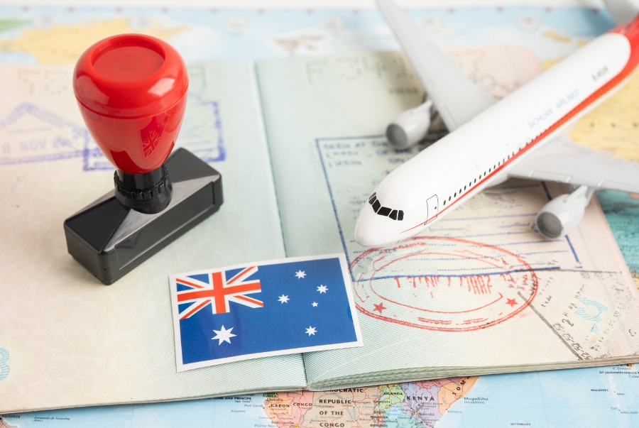 Thời gian làm visa khá mất thời gian nên du khách hãy chuẩn bị từ sớm để chủ động hơn nhé