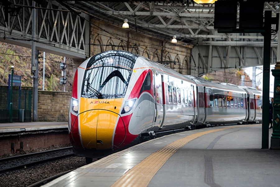 Di chuyển bằng tàu hoả rất tiện lợi cho du khách bởi mức giá hợp lý và mạng lưới đường sắt rộng khắp