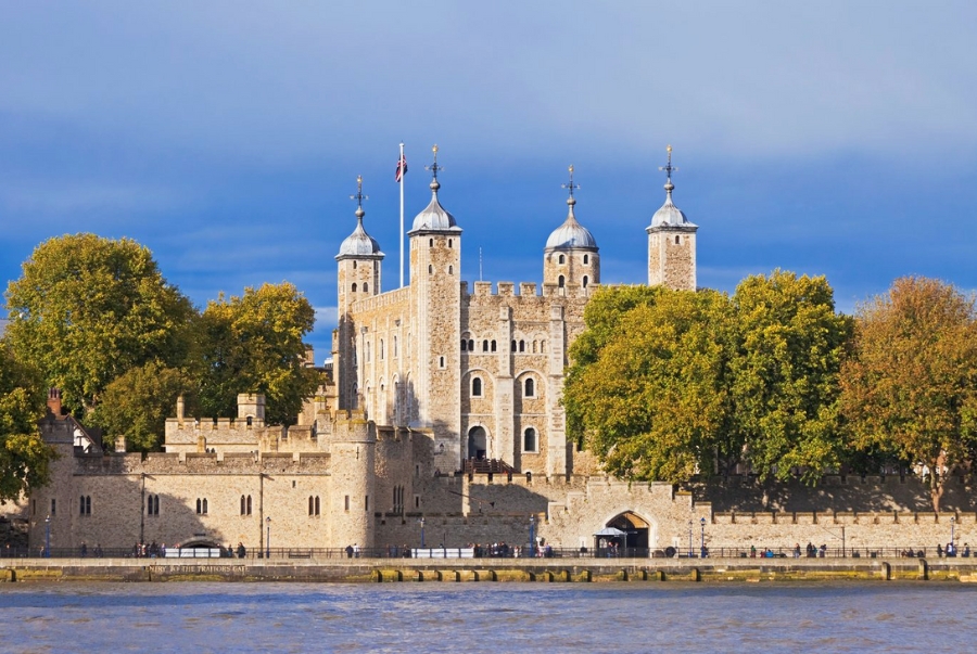 Tower of London gây ấn tượng với hệ thống tháp đá đồ sộ