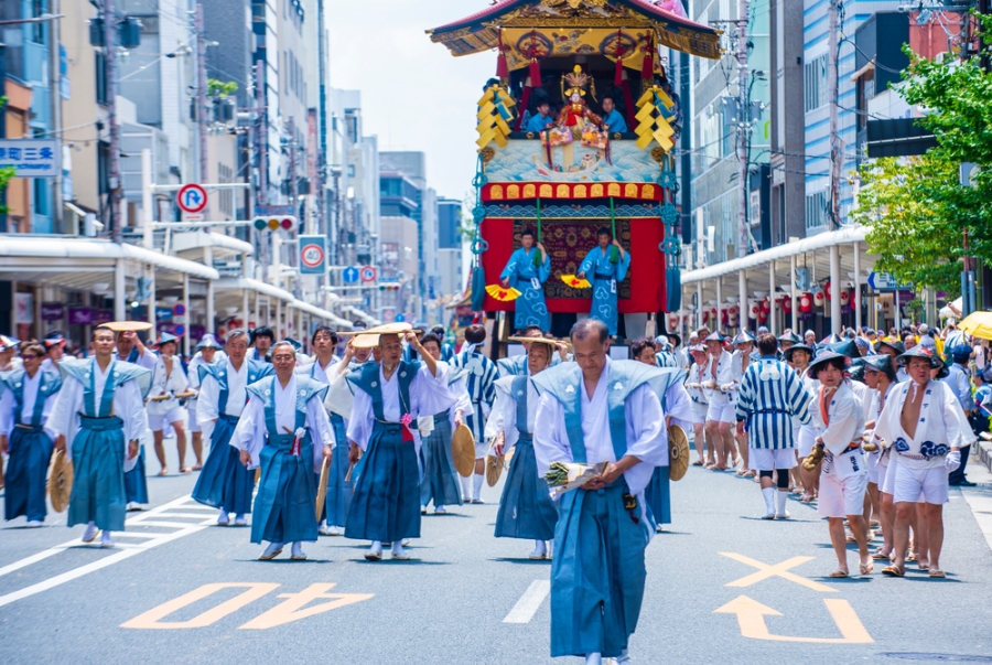 Gion Matsuri là lễ hội nổi tiếng với nghi lễ cầu nguyện để xua đuổi dịch bệnh