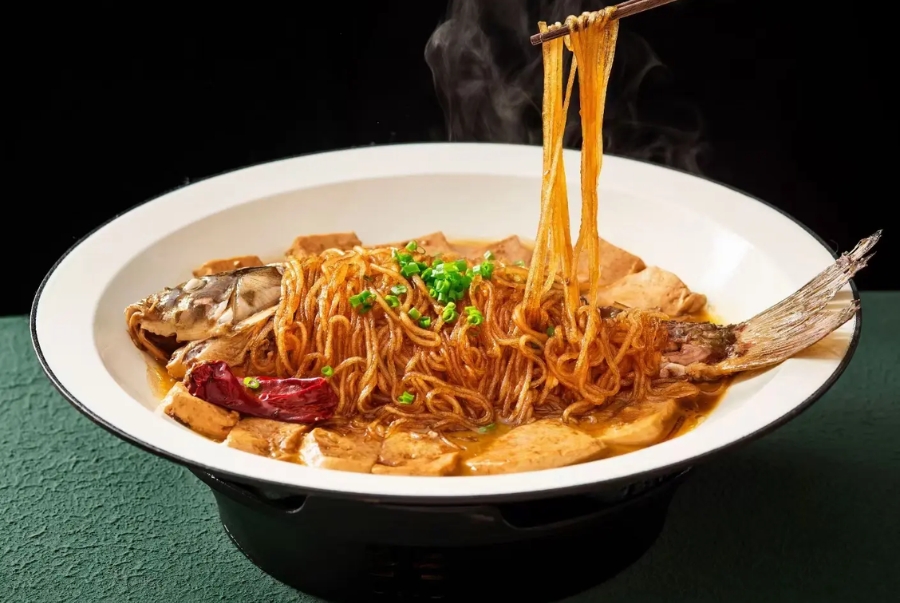 Cá hầm Demoli là một món ăn trứ danh của vùng Đông Bắc bắt nguồn từ một vùng ven sông Demoli