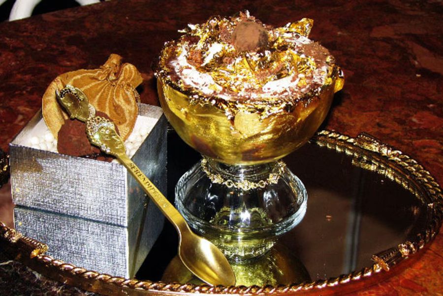 Những phần Black Diamond Ice Cream sang trọng của Scoopi Café