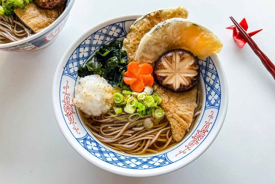 Soba là món mì được làm từ bột kiều mạch mang đến một hương vị thơm bùi