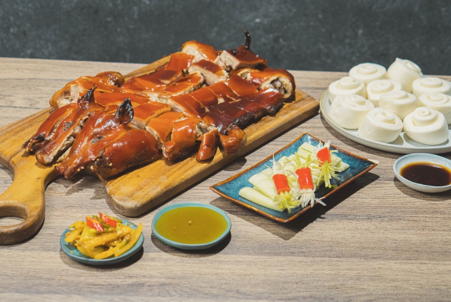 Heo sữa quay là món ăn luôn xuất hiện trong các bữa tiệc quan trọng và dịp lễ tại Hong Kong